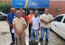Vigilantes protestam em frente à GRE de Petrolina após três meses sem salários e vale-alimentação