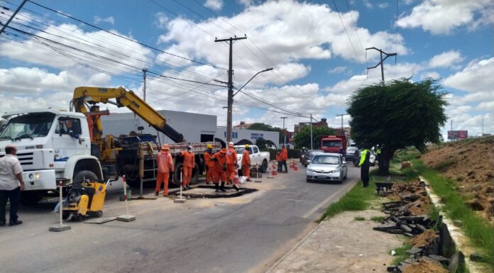 Prefeitura de Juazeiro informa interdição temporária de uma das vias da Avenida Raul Alves para reforço na estrutura da galeria de água pluvial