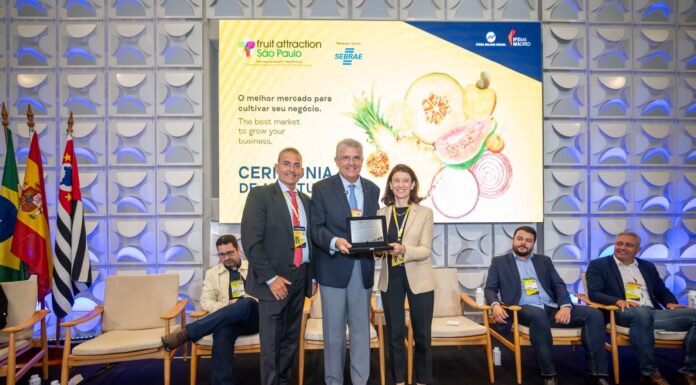 Guilherme Coelho é homenageado na feira internacional de negócios Fruit Attraction São Paulo