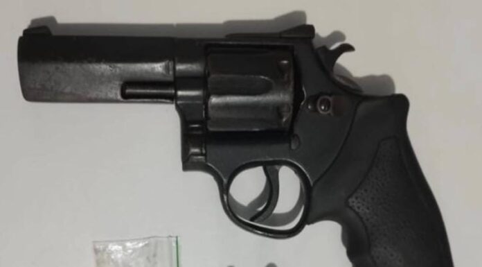 Policiais do 5º BPM apreendem arma de fogo no bairro Dom Avelar em Petrolina