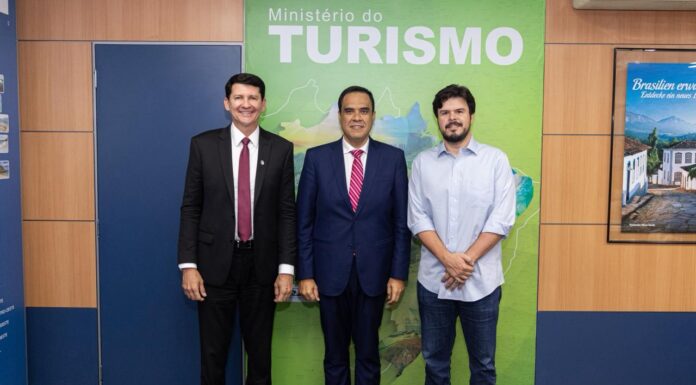 Simão Durando convida ministro do Turismo para o São João de Petrolina