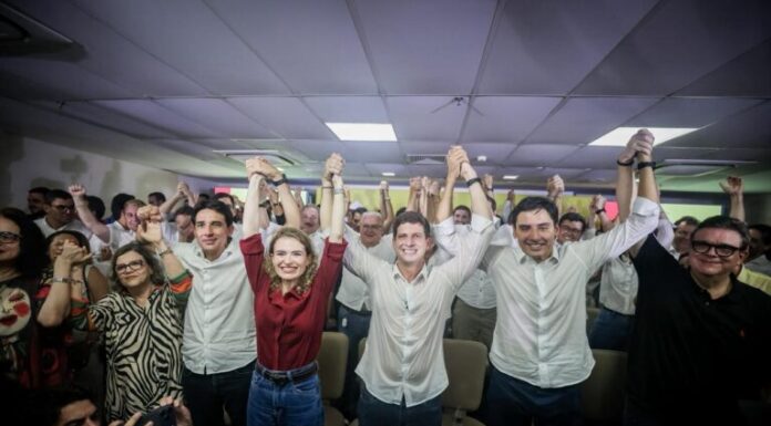 Ausências de Humberto Costa e Carlos Veras no lançamento da chapa de João Campos expõem cautela do PT em Pernambuco