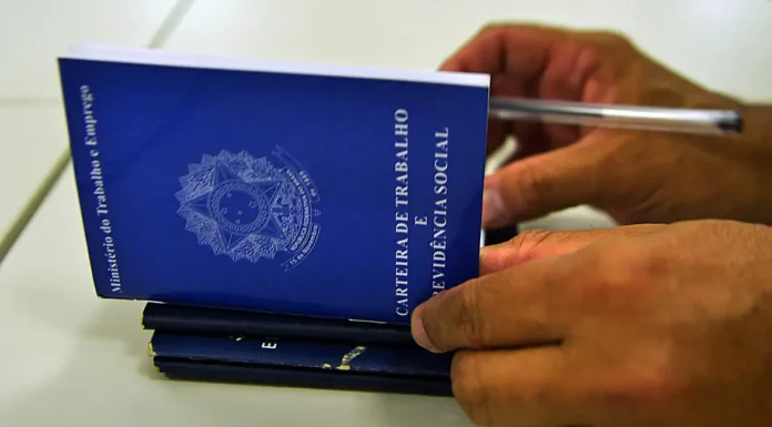 Novos prazos para licença-paternidade valem a partir de 2027; entenda