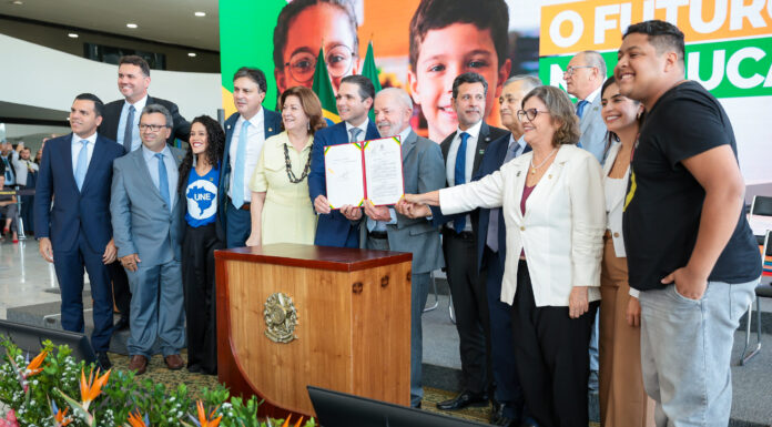 Educação como prioridade: presidente Lula sanciona novo PNE