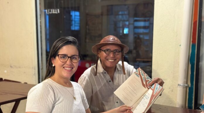 Lara Cavalcanti destaca homenagem ao legado do pai durante lançamento de livro em Petrolina