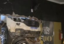 Vereadora perde controle de carro e invade academia em Dormentes; acidente deixa feridos leves