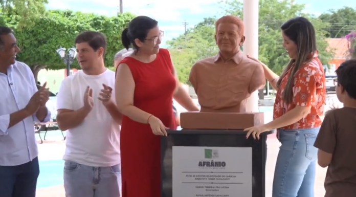 Arquiteto Cosme Cavalcanti é homenageado com busto em povoado de Caboclo, em Afrânio