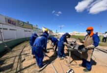 Estádio Adauto Moraes passa por reforma com instalação de nova torre de iluminação