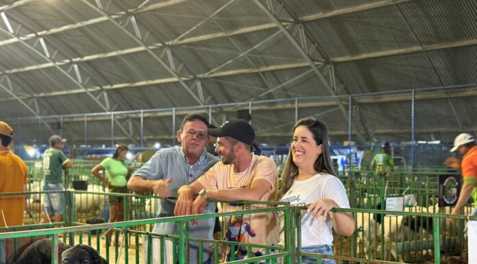 Lara Cavalcanti e Carlos Britto prestigiam ExpoRajada e defendem fortalecimento da caprinovinocultura no Sertão