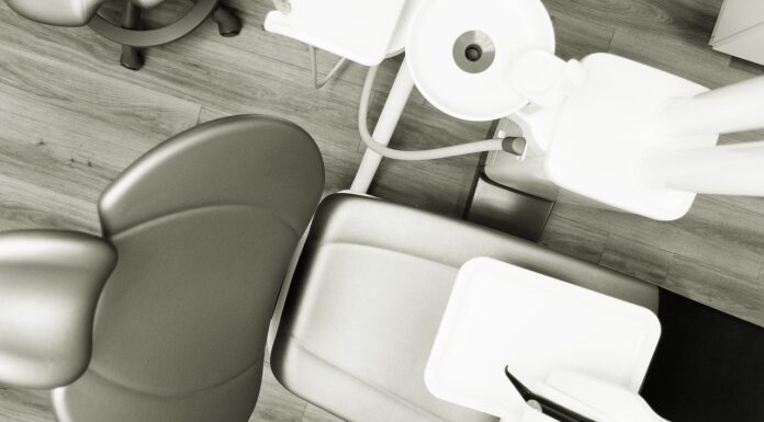 Após aguardar na fila durante madrugada, morador do Jardim Guararapes reclama de falha na marcação para dentista na UBS da Cohab 6; Sesau responde