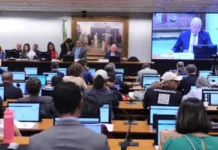 Após pedido de vista, comissão da Câmara adia votação do fim da escala 6×1