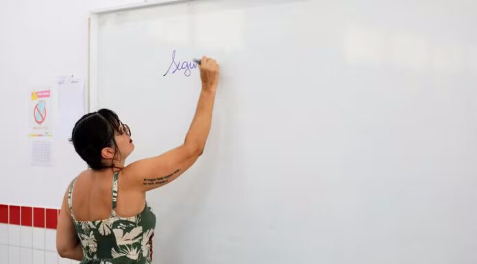 Alba aprova reajuste salarial de 5,3% para professores da rede estadual