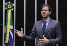 Pedro Campos afirma que ampliação da licença-paternidade corrige atraso de décadas; o aumento será gradual e chega a 20 dias até 2029