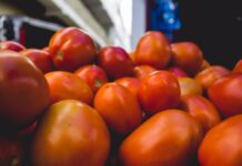 Tomate puxa alta no preço da cesta básica em Petrolina no mês de março; veja variações