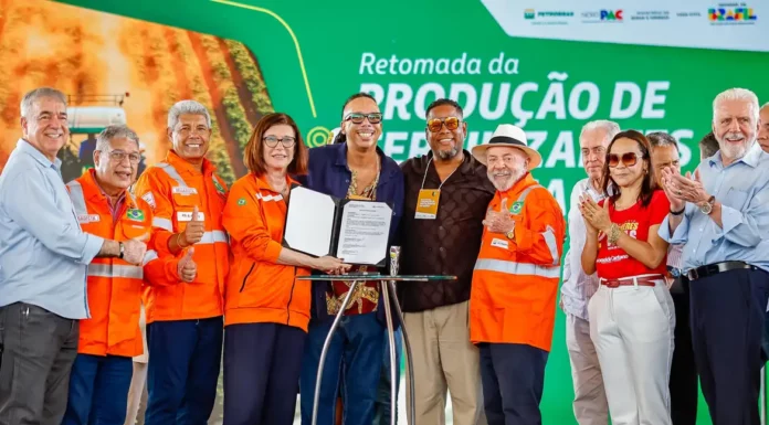 Lula visita fábrica de fertilizantes na Bahia e fala em elevar produção
