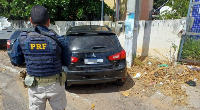 PRF recupera veículo com registro de furto na BR-407, em Petrolina