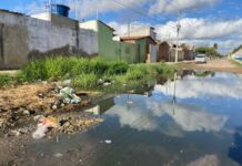 Petrolina: morador do bairro Cosme Damião denuncia situação de acúmulo de esgoto na rua Santa Moxotó; Compesa responde
