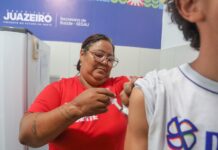 Vacina contra a dengue: Sesau alerta para prazo da segunda dose em crianças e adolescentes