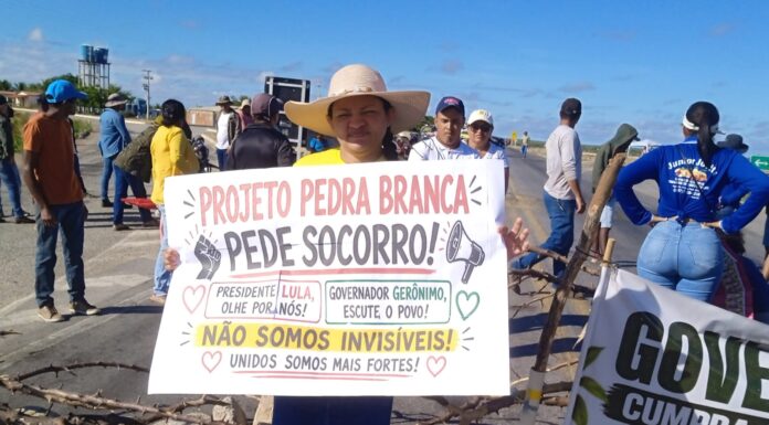 Produtores rurais e reassentados do projeto público de irrigação Pedra Branca entram no quinto dia de protestos em Abaré