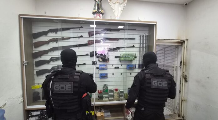 Operação da polícia civil realiza mandados de busca e apreensão por comércio ilegal de armas de fogo em Serra Talhada