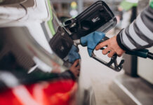 Governo cria subsídio de até R$ 0,89 para segurar preço da gasolina