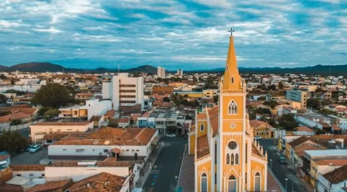 Ministério da saúde entrega 75 novos veículos para transporte de pacientes do SUS em Serra Talhada