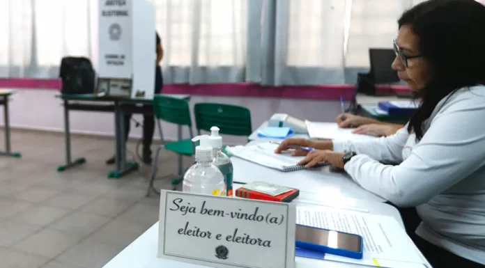 Eleições 2026: eleitor pode se inscrever para ser mesário voluntário