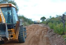 Prefeitura de Petrolina intensifica serviços de patrolamento e tapa-buracos nas estradas da zona rural