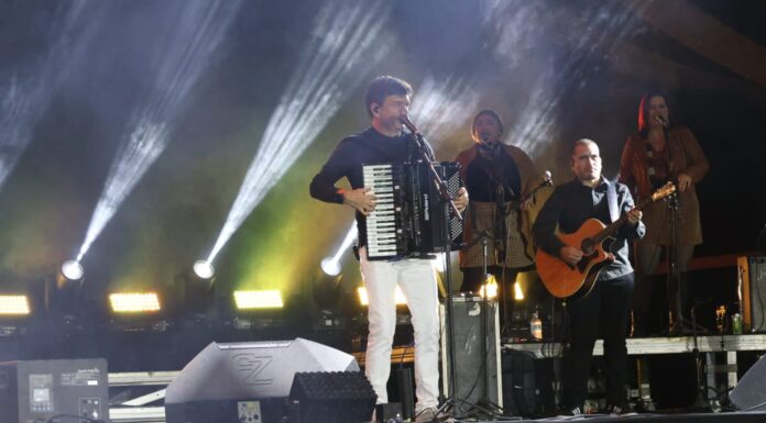 Irreverência e forró raiz marcam show de Waldonys no São João de Petrolina