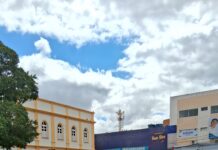 GCM de Juazeiro prende mulher suspeita de arrombar veículo e furtar objetos