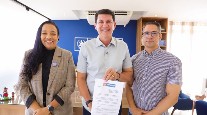 Prefeito Simão Durando homologa maior concurso da história de Petrolina