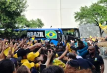 Seleção Brasileira chega ao Texas abraçada por multidão de fãs