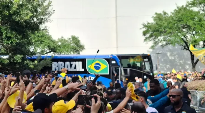 Seleção Brasileira chega ao Texas abraçada por multidão de fãs