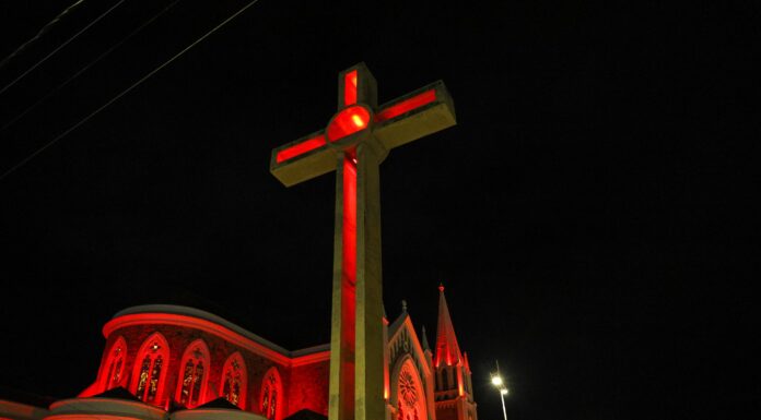 Junho Vermelho: monumentos de Petrolina ganham iluminação especial para incentivar a doação de sangue