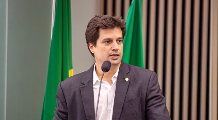 Lucas Ramos compara trajetória de João Campos à de Eduardo Campos e afirma que socialista representa “o caminho da mudança”