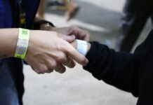 Mais de 700 crianças e adolescentes passaram pelo pátio Ana das Carrancas com pulseira de identificação da Assistência Social