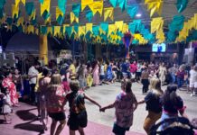 Tenda do Forró atrai petrolinenses e turistas para o autêntico forró pé-de-serra na Orla de Petrolina