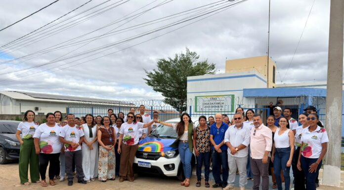 Prefeita de Lagoa Grande entrega veículo 0 km do programa Move SUAS PE e fortalece atendimento da assistência social