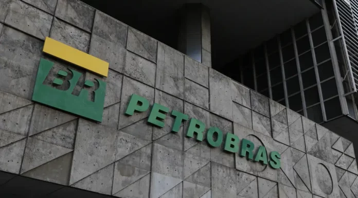 Petrobras implementa desconto no diesel a partir desta segunda-feira (1º)