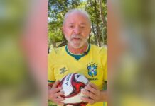 Vestido com a camisa da Seleção, Lula deseja boa sorte ao Brasil na Copa: “Torcendo por vocês”