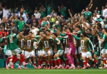 México abre Copa vencendo África do Sul em duelo com três expulsões