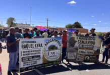 Manifestação de campesinos afetados por restrições da reserva do Tatu Bola interditam BR-428, em Lagoa Grande