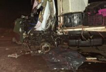 Duas pessoas ficam feridas após colisão entre caminhão e veículo bitrem na BR-407, em Petrolina