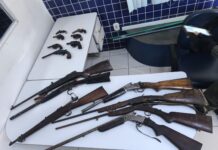 Polícia apreende arsenal irregular com fuzil e rifles em fazenda na zona rural de Ouricuri