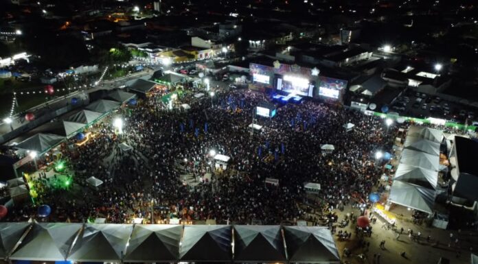 35ª Festa do Interior começa com grande público e shows em Casa Nova