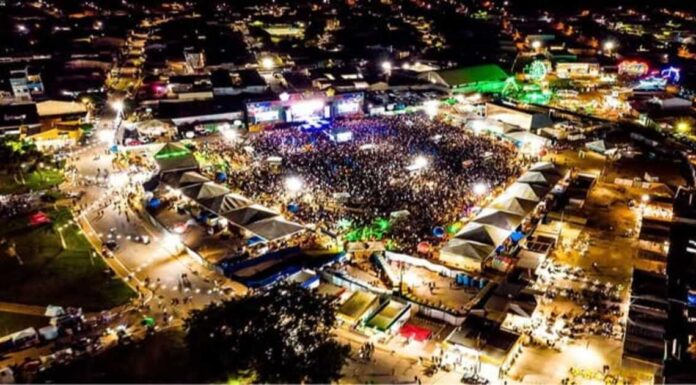 Pátio lotado marca o segundo dia da 35ª Festa do Interior de Casa Nova; Grande Rio FM 100,7 acompanha tudo de perto