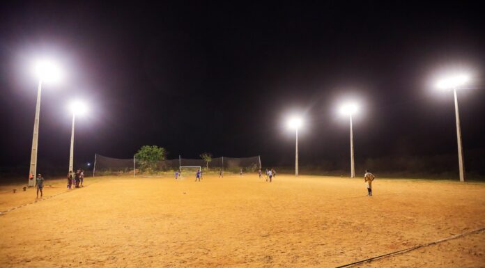 Com investimento de cerca de 1,5 milhão, campos de futebol são iluminados e fortalecem infraestrutura de Petrolina