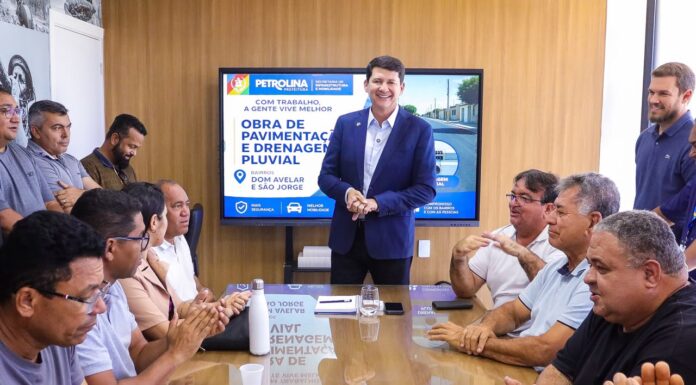 Prefeito Simão apresenta a moradores projeto de duplicação e drenagem da Avenida dos Minérios e ruas do entorno