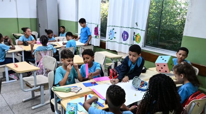 IBGE: cai proporção de crianças de 10 a 13 anos com celular; segurança é principal motivo apontado por responsáveis