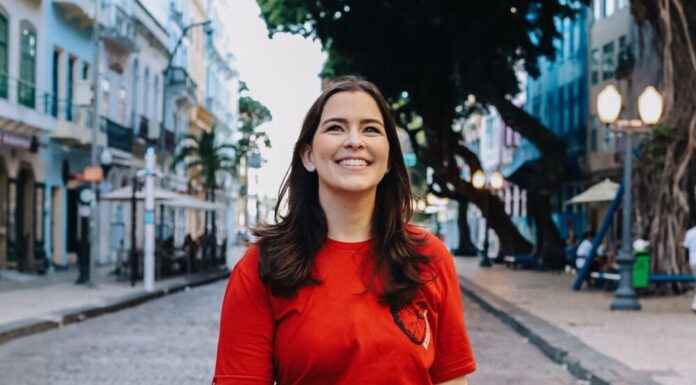 Maria Arraes deixa disputa pela Câmara Federal e diz que vai concorrer à Alepe para “reconstruir Pernambuco”